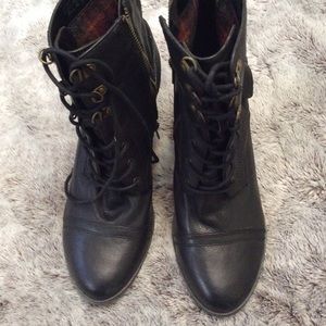 BELLA-VITA Women’s Leather Bootie